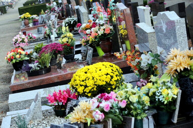 Nettoyage de tombe au cimetière de valenciennes